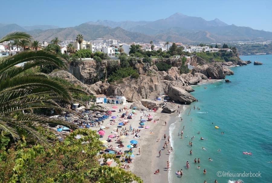 Chez Alison! Central Nerja Apt Luaran gambar
