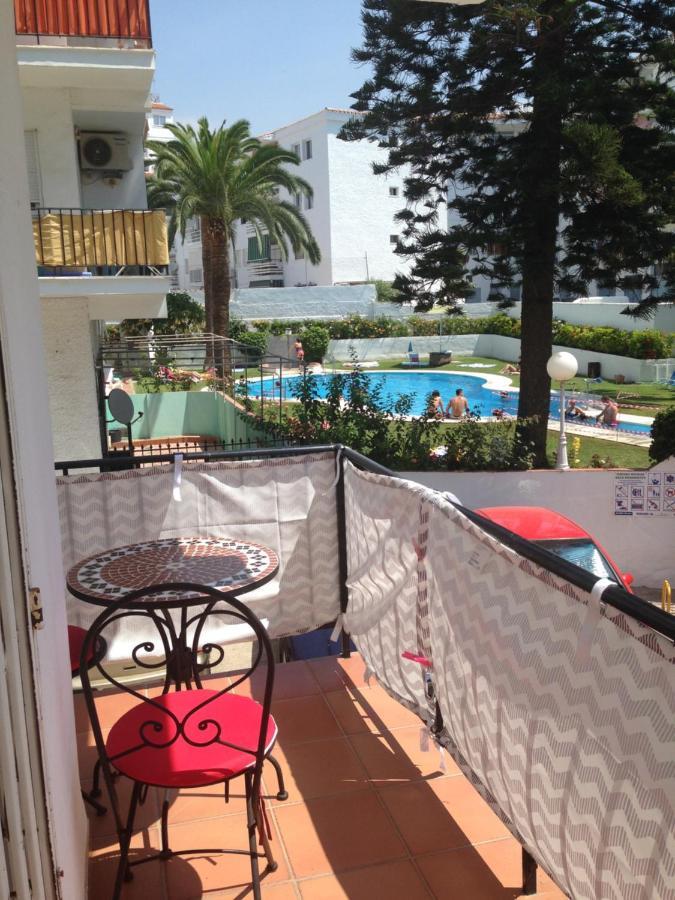 Chez Alison! Central Nerja Apt Luaran gambar