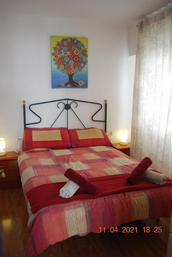 Chez Alison! Central Nerja Apt Luaran gambar